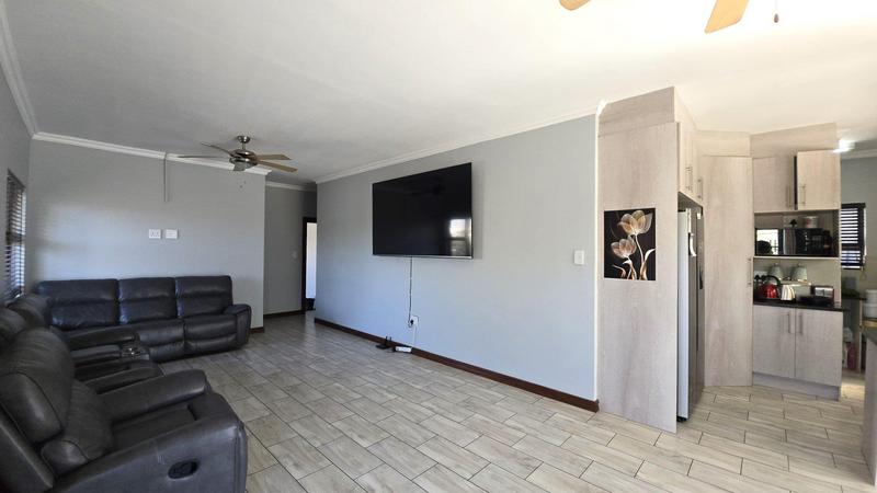 2 Bedroom Property for Sale in Gateway Manor North West